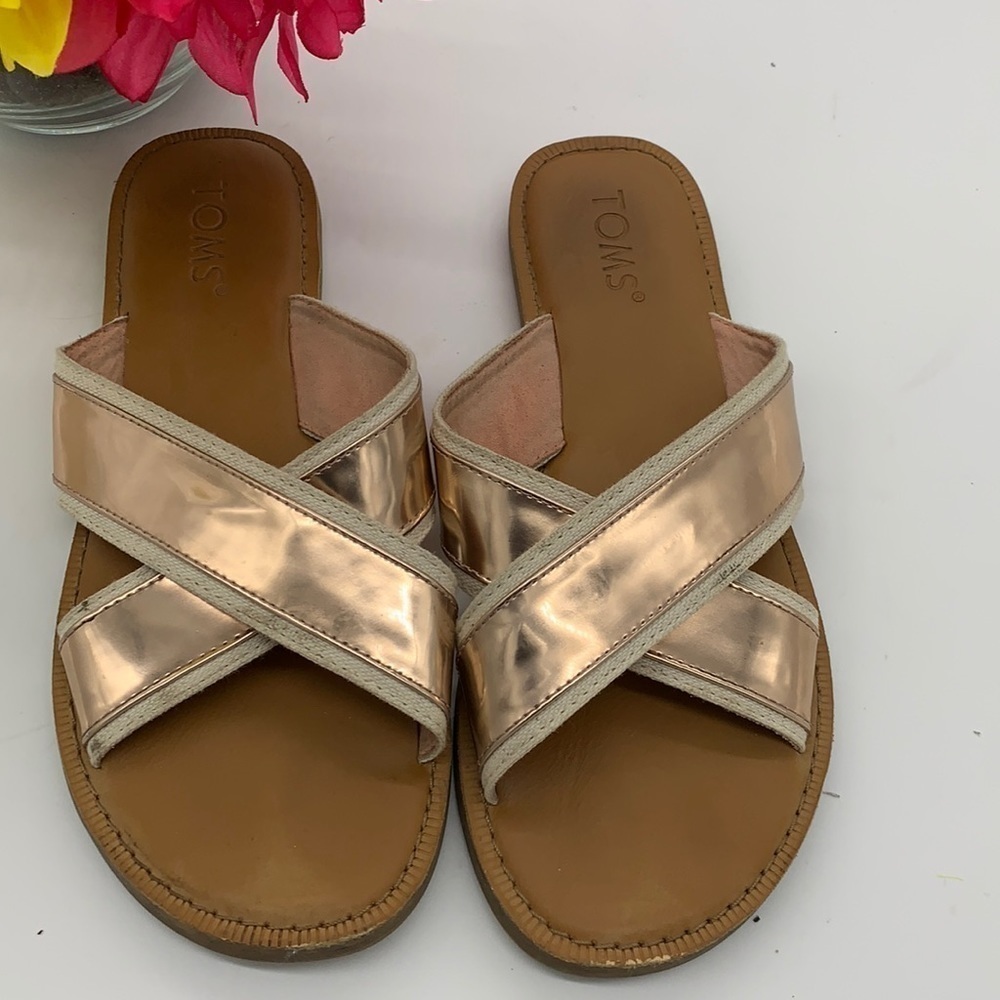 Toms Rose Gold Crisscross Slip On Sandal Sz 6. MCS0744F